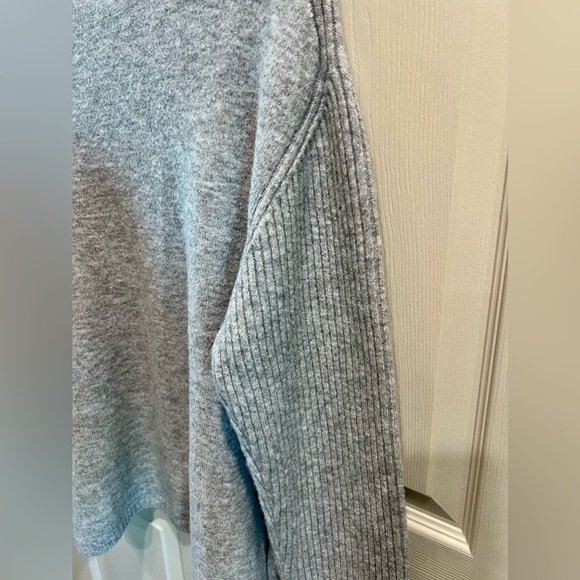 NWT Dynamite Light Gray Mock Tunic .. Size M - Picture 2 of 6